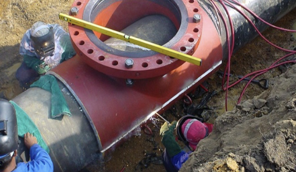 Emergency pipeline repair and structural clamp installation on oil and gas pipeline system