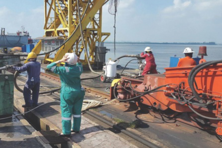 FPSO And Drilling Rig Tank Desludging / Cleaning
