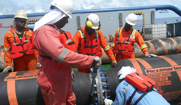 Marine hose inspection and offshore transfer training session for oil and gas personnel