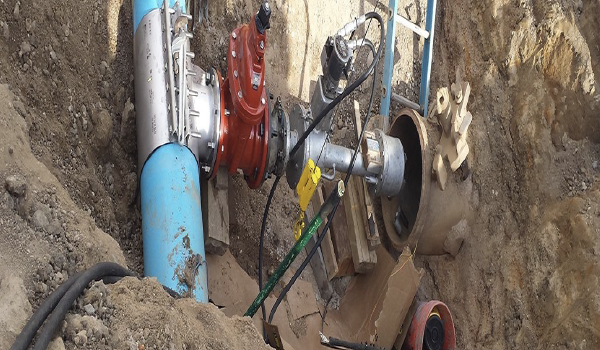Pipeline hot tapping and composite repair operation on live oil and gas pipeline system