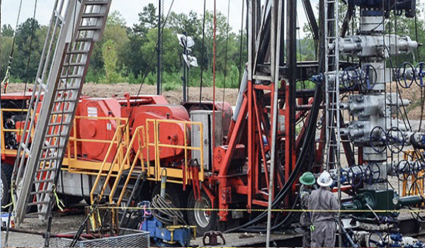 Rig-assist snubbing operation during high-pressure well intervention activity