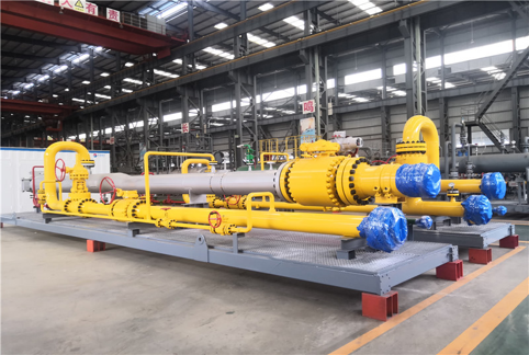 Pipeline pig launcher and receiver package installed on a transmission pipeline for cleaning and inspection operations.