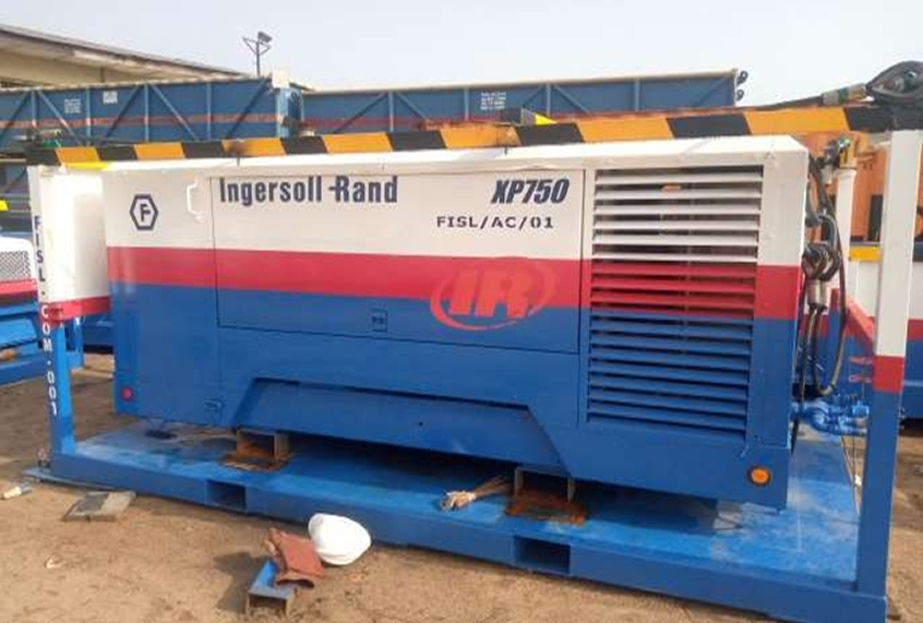 750 CFM industrial air compressor used for blasting and pneumatic tools in oil and gas operations