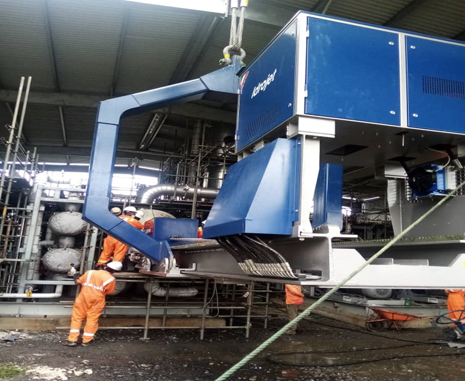 Front view of hydraulic bundle pulling extractor system