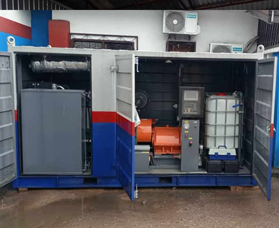 High pressure hydro jetting machine operating on heat exchanger tube bundle cleaning